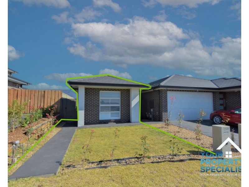 20B Carroll Street, Oran Park NSW 2570