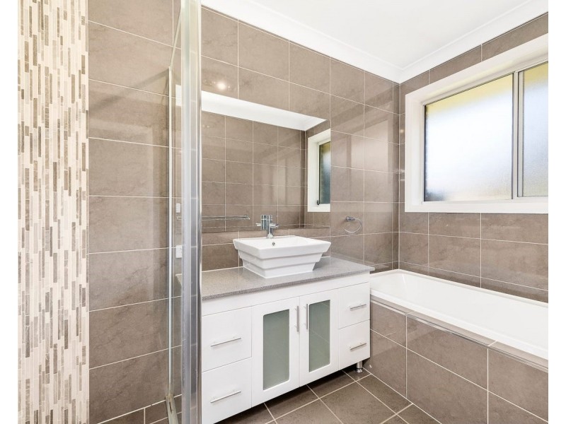 1 Dengate Close, Elderslie NSW 2570