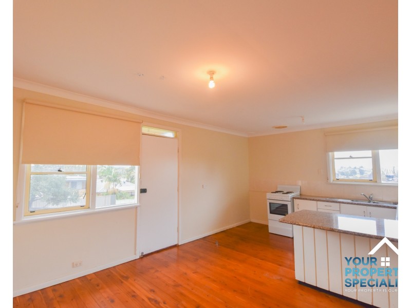 77 Pinaroo Crescent, Bradbury NSW 2560