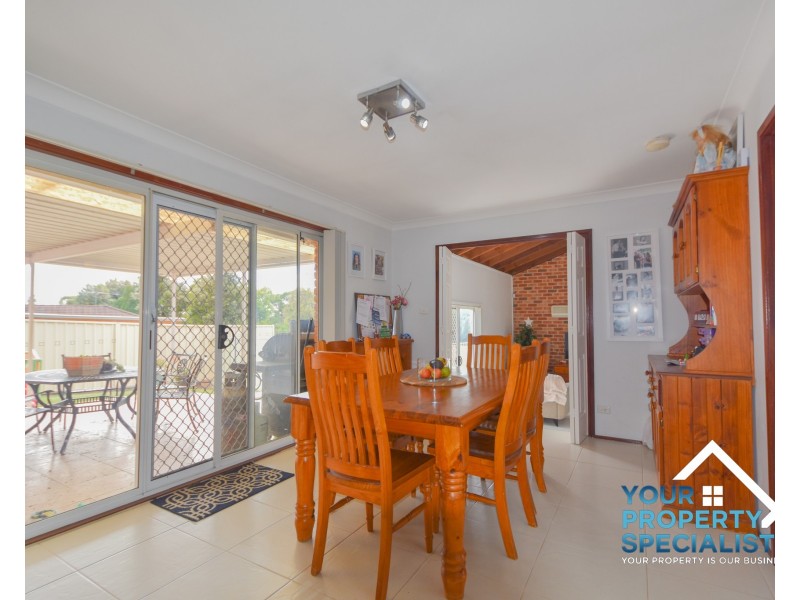 33 Columbia Street, Kearns NSW 2558