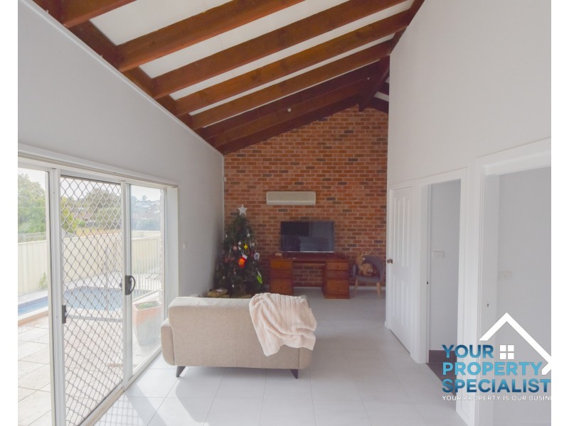 33 Columbia Street, Kearns NSW 2558