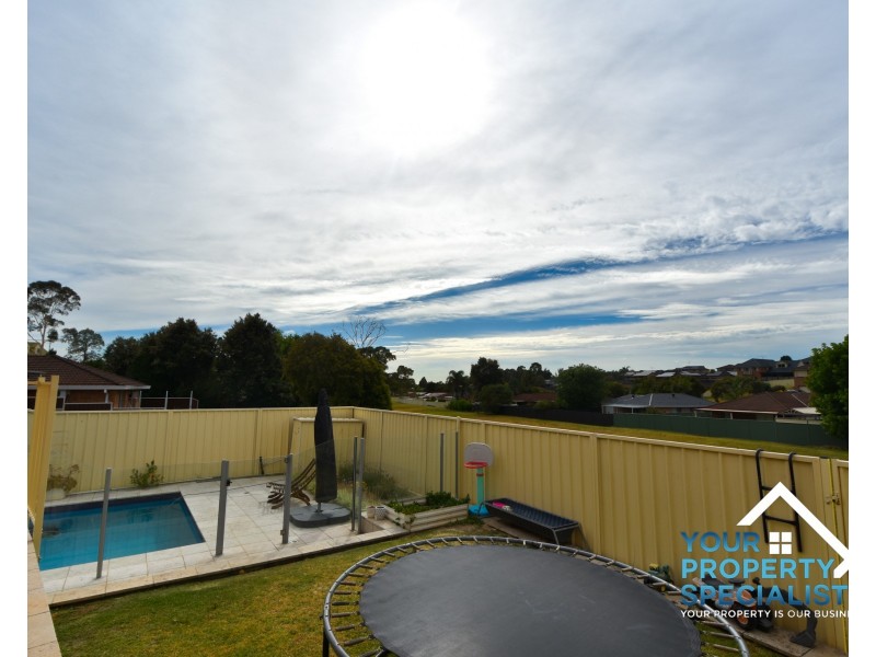 33 Columbia Street, Kearns NSW 2558
