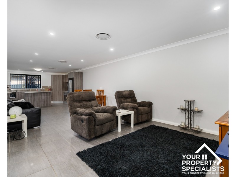 4 Courtney Loop, Oran Park NSW 2570