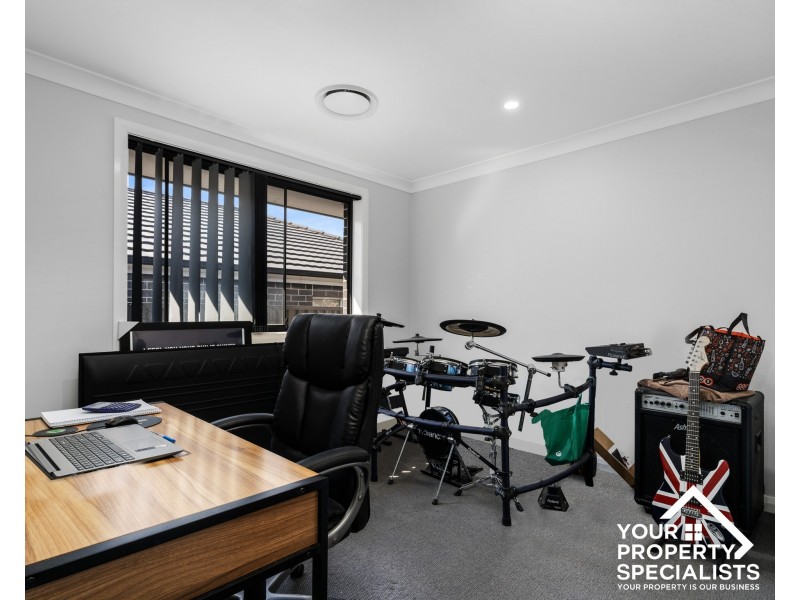 4 Courtney Loop, Oran Park NSW 2570