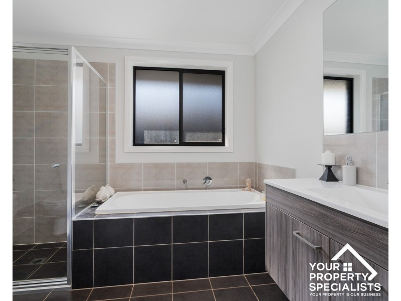 4 Courtney Loop, Oran Park NSW 2570