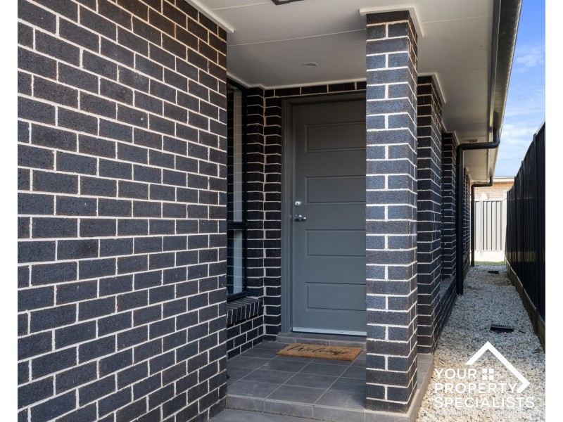 4 Courtney Loop, Oran Park NSW 2570