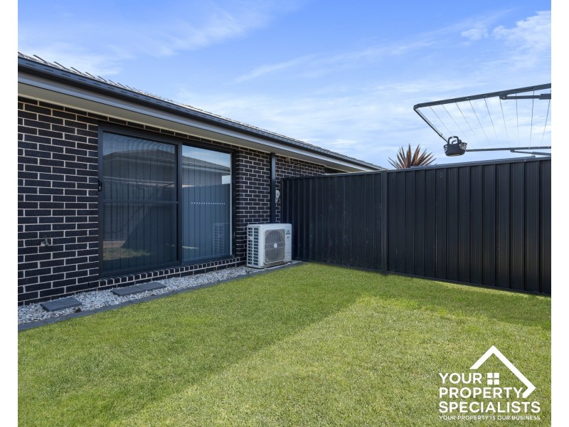 4 Courtney Loop, Oran Park NSW 2570