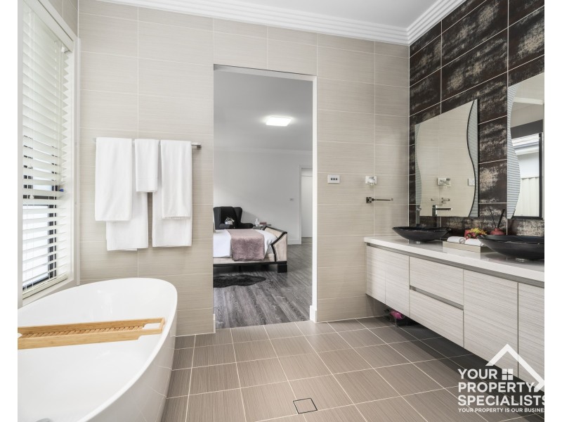 24 Chamberlain Way, Harrington Park NSW 2567