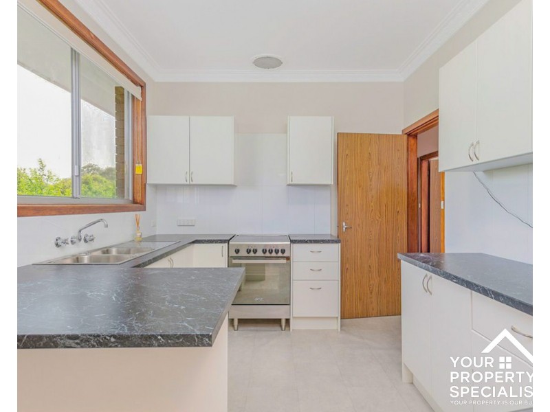 8 Tallawarra Rd, Leumeah NSW 2560
