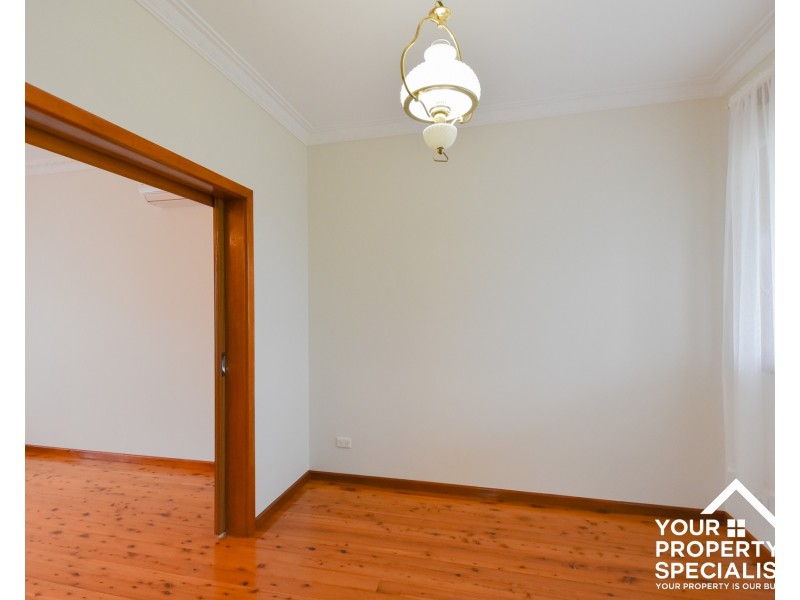 8 Tallawarra Rd, Leumeah NSW 2560