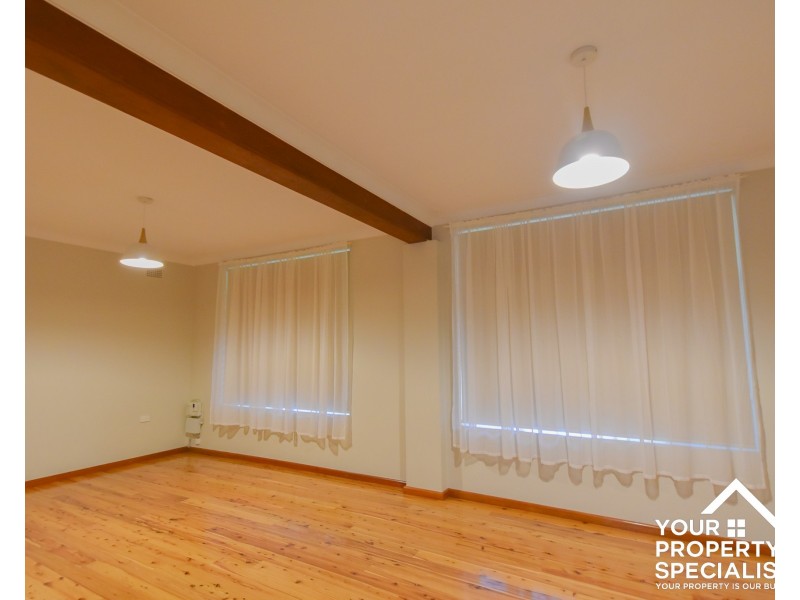 8 Tallawarra Rd, Leumeah NSW 2560