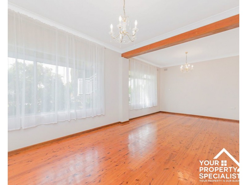 8 Tallawarra Rd, Leumeah NSW 2560