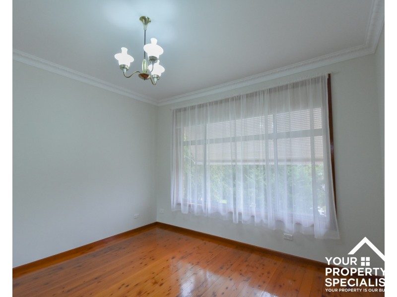 8 Tallawarra Rd, Leumeah NSW 2560