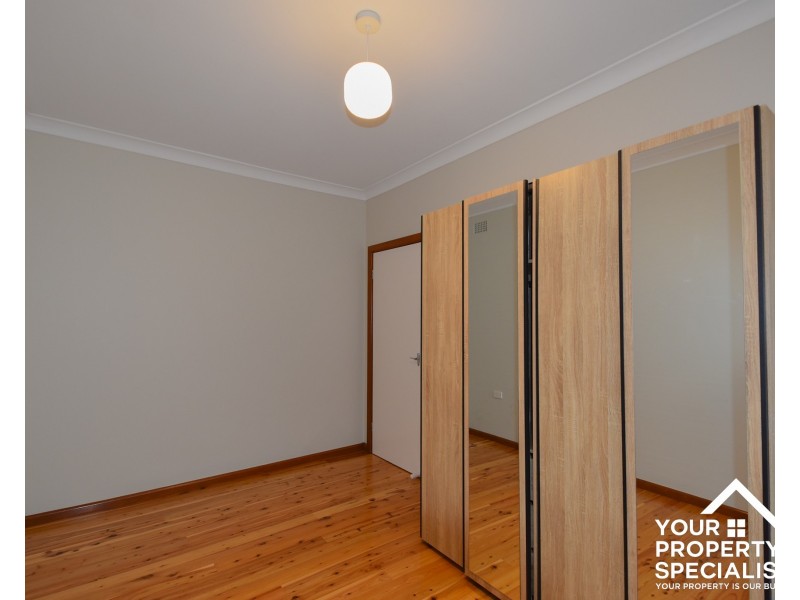 8 Tallawarra Rd, Leumeah NSW 2560