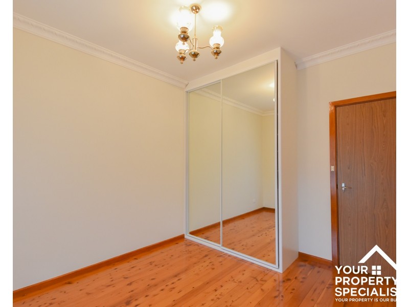 8 Tallawarra Rd, Leumeah NSW 2560