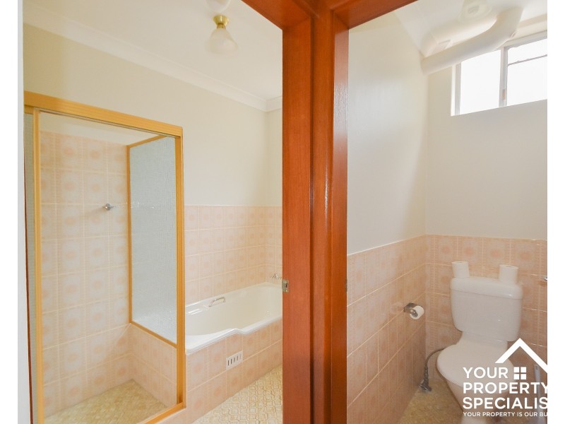 8 Tallawarra Rd, Leumeah NSW 2560