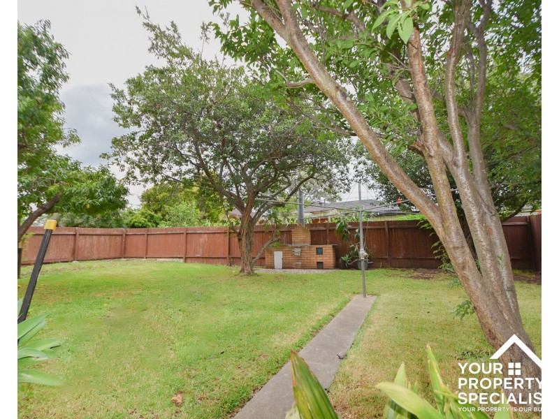 8 Tallawarra Rd, Leumeah NSW 2560