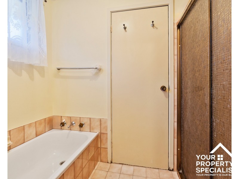 23 Lorenzo Crescent, Rosemeadow NSW 2560