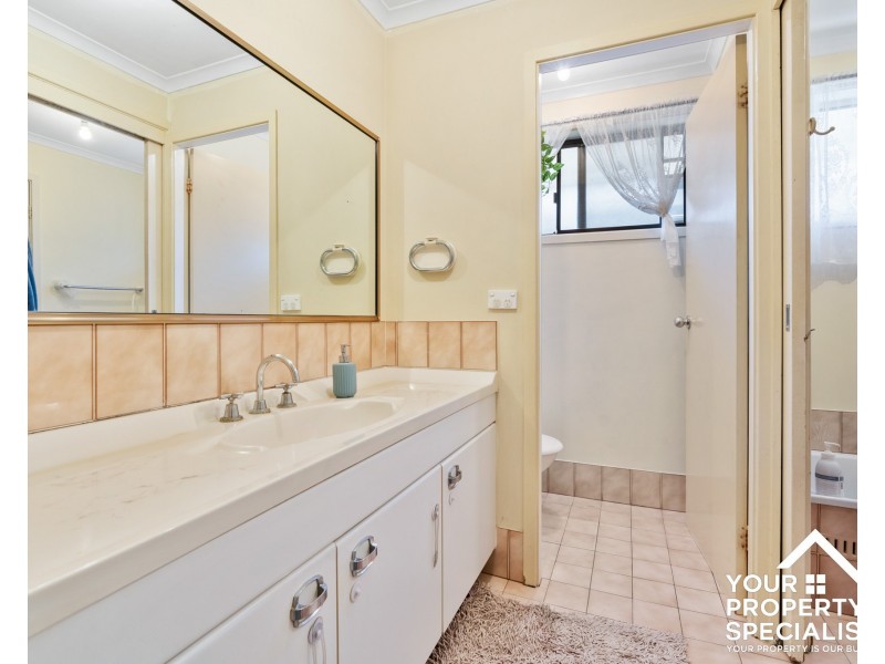 23 Lorenzo Crescent, Rosemeadow NSW 2560