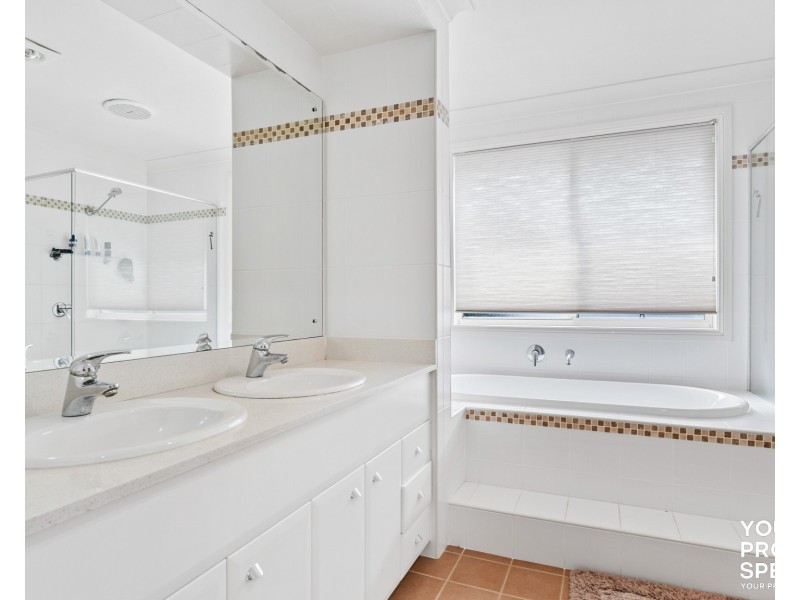 10 Hillier Close, Camden Park NSW 2570