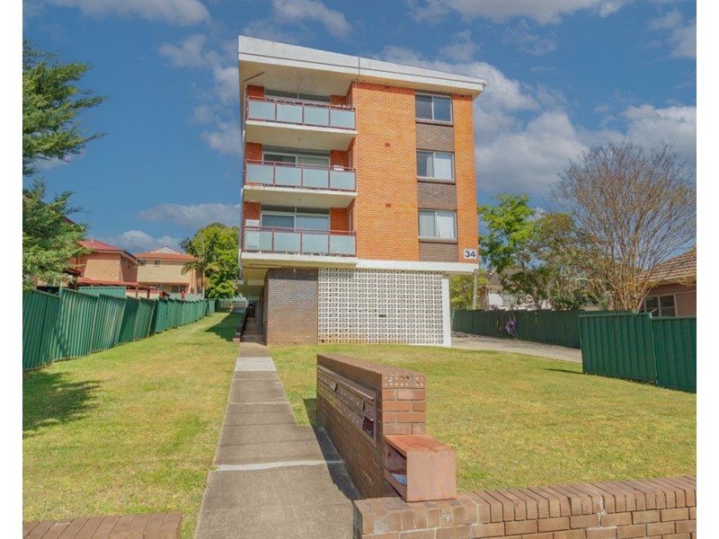 4/34 Moore Street, Campbelltown NSW 2560