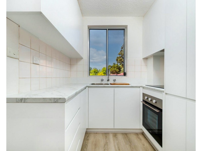 4/34 Moore Street, Campbelltown NSW 2560