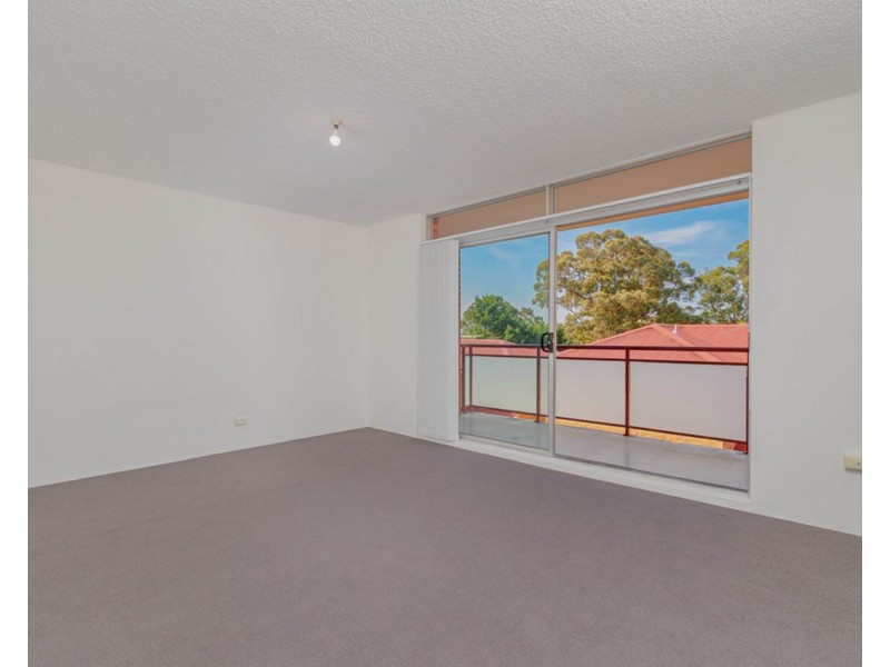 4/34 Moore Street, Campbelltown NSW 2560