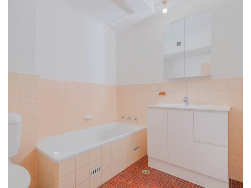4/34 Moore Street, Campbelltown NSW 2560