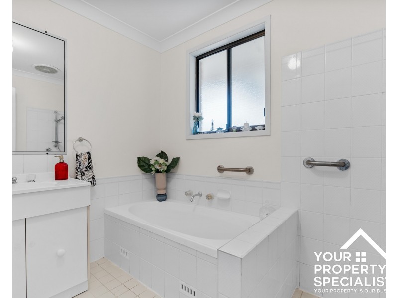 2/84 Chasselas Avenue, Eschol Park NSW 2558