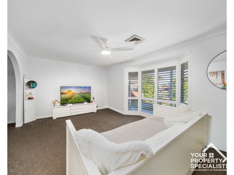 10 Thames Place, Kearns NSW 2558