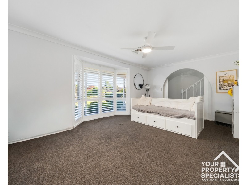 10 Thames Place, Kearns NSW 2558