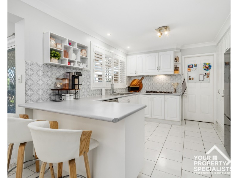 10 Thames Place, Kearns NSW 2558
