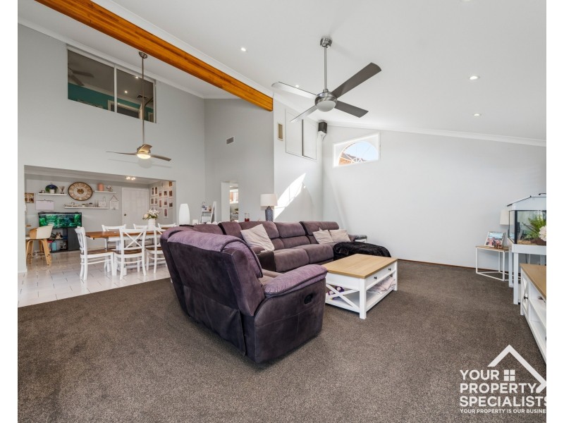 10 Thames Place, Kearns NSW 2558