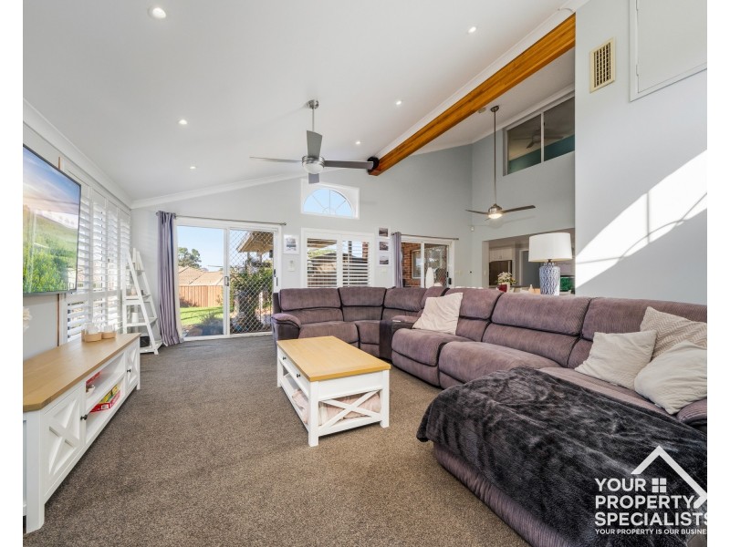 10 Thames Place, Kearns NSW 2558