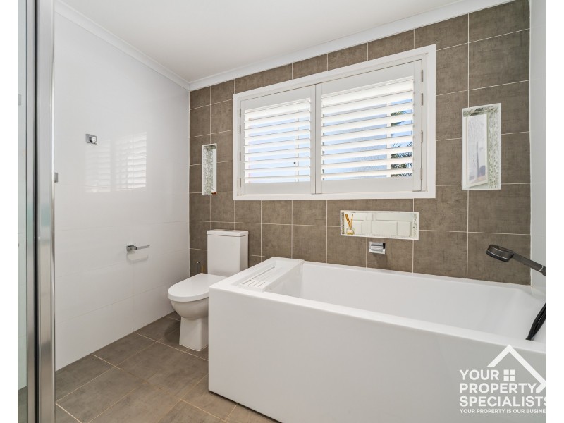 10 Thames Place, Kearns NSW 2558