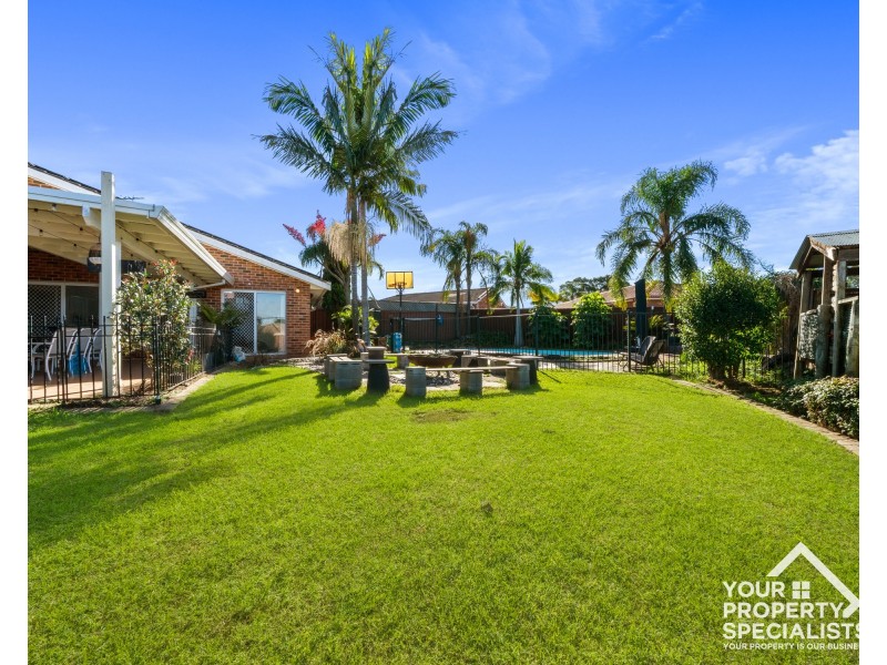 10 Thames Place, Kearns NSW 2558