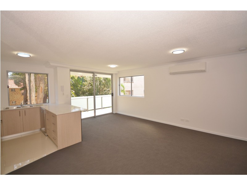 33 Loder Street, Biggera Waters QLD 4216