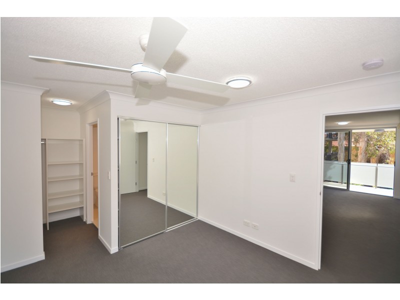 33 Loder Street, Biggera Waters QLD 4216