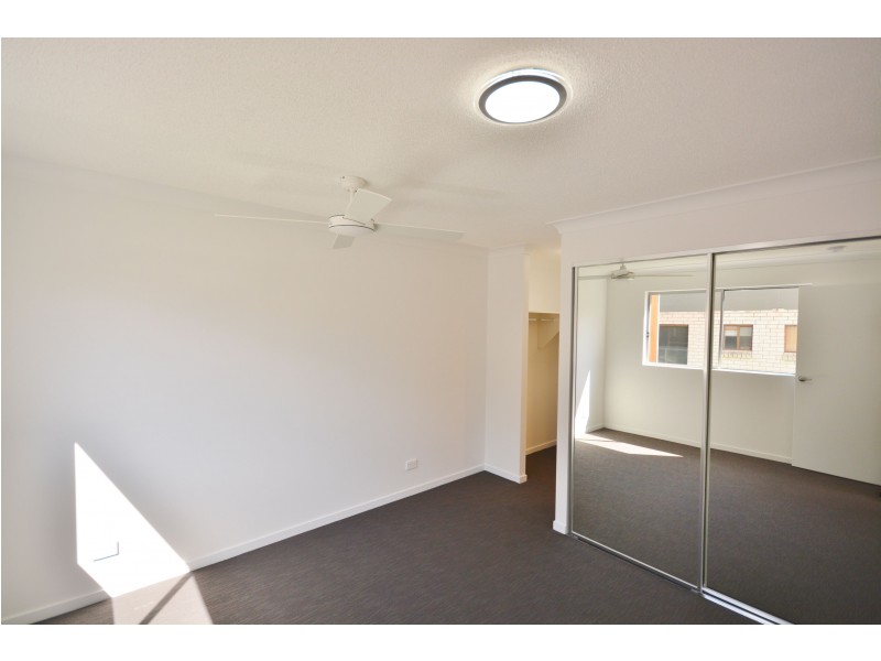 33 Loder Street, Biggera Waters QLD 4216