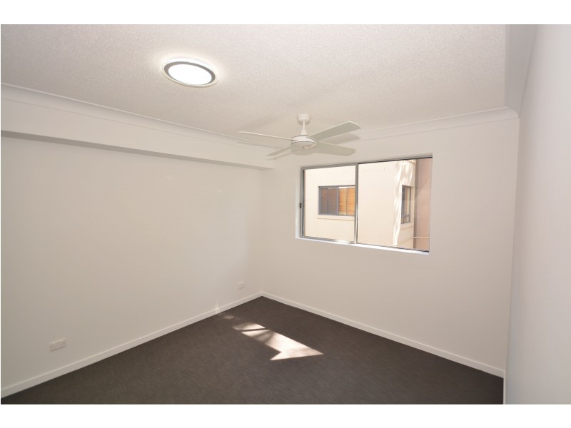 33 Loder Street, Biggera Waters QLD 4216