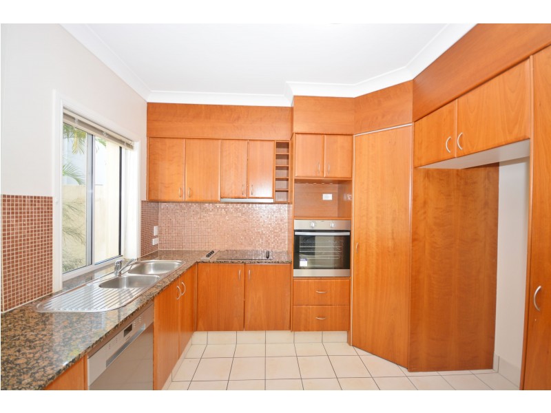 8394 Magnolia Drive East, Hope Island QLD 4212