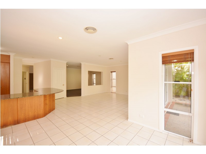 8394 Magnolia Drive East, Hope Island QLD 4212