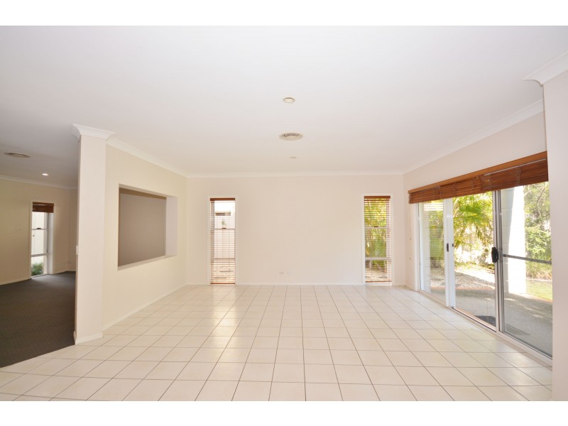 8394 Magnolia Drive East, Hope Island QLD 4212