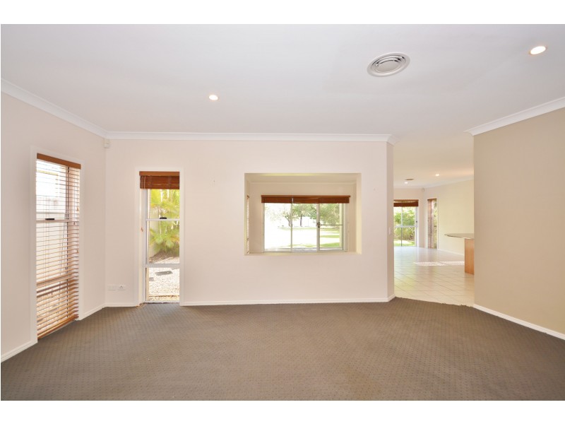 8394 Magnolia Drive East, Hope Island QLD 4212