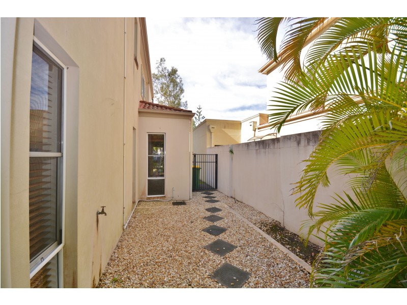 8394 Magnolia Drive East, Hope Island QLD 4212