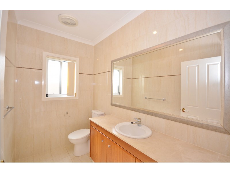 8394 Magnolia Drive East, Hope Island QLD 4212
