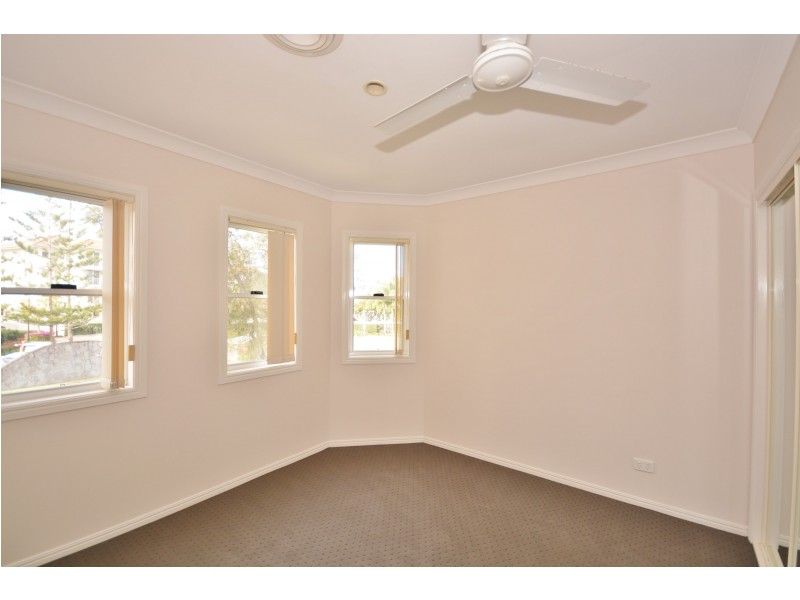 8394 Magnolia Drive East, Hope Island QLD 4212
