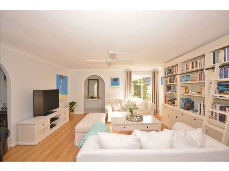 9 Coachwood Court, Burleigh Waters QLD 4220