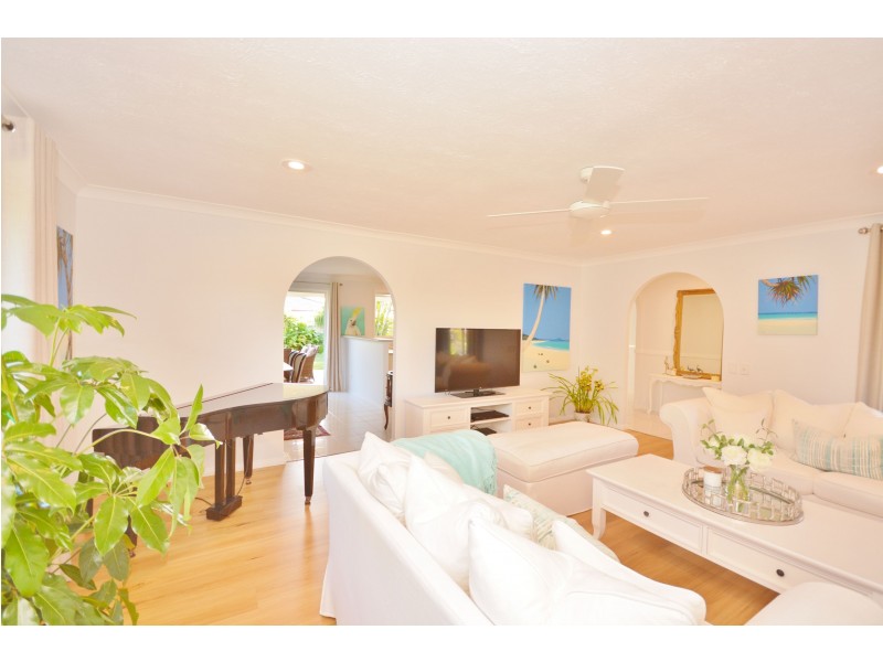 9 Coachwood Court, Burleigh Waters QLD 4220