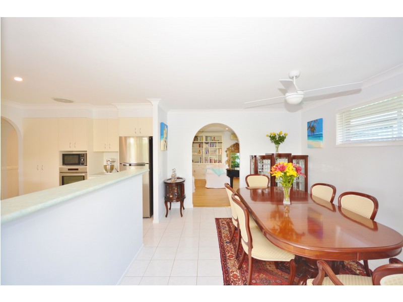 9 Coachwood Court, Burleigh Waters QLD 4220